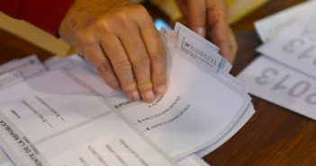 Senadores proponen restringir reelección de autoridades y duración del período presidencial