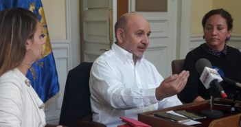 Diputado Castro y Corporación Alzheimer piden al Gobierno incorporar enfermedad al AUGE