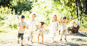 Región del Biobío: Emprendedoras lanzan línea de ropa infantil inspirada en el bosque nativo