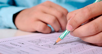 Aprueban proyecto de resolución que busca eliminar de notas del año escolar 2020