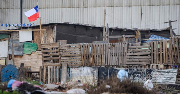 Cerca de 114 mil familias viven en campamentos a lo largo de Chile