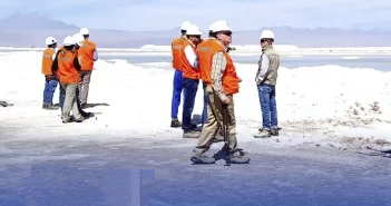 SQM logra producción histórica, pero sus ganancias bajan 20% por menor precio del litio