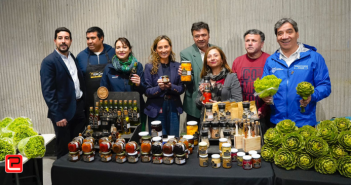 Emprendedores agrícolas frecen por primera vez sus productos en Metro de Santiago